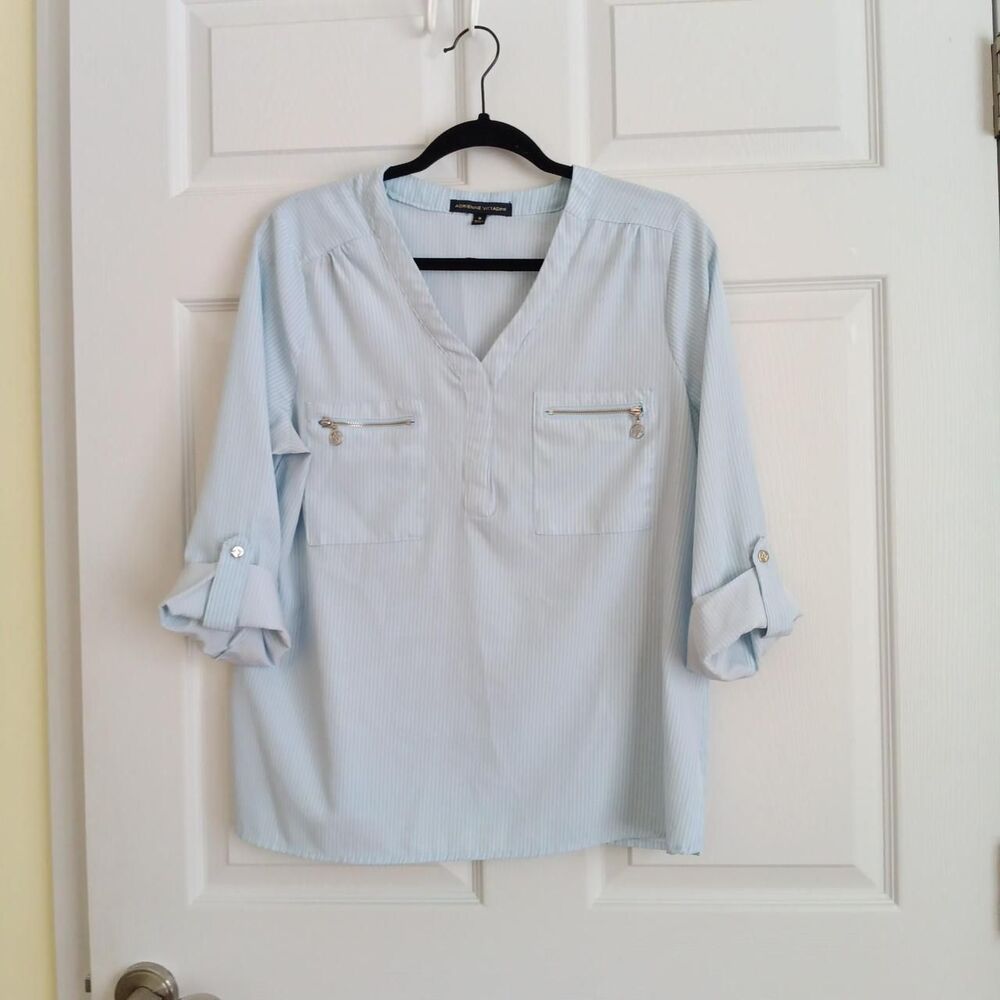 Chic Adrienne Vittadini light blue and white vertical stripe tunic top M